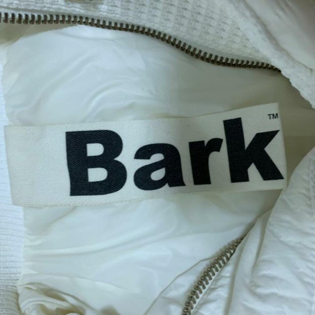 BARK(バーク)のBark(バーク) ダッフルコート サイズL レディース美品  - 白 長袖/中綿/冬 レディースのジャケット/アウター(ダッフルコート)の商品写真