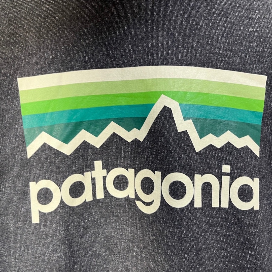 patagonia(パタゴニア)の【パタゴニア】パーカー　デカロゴ　ビッグロゴ　ダークグレー　ビッグプリントF6 メンズのトップス(パーカー)の商品写真