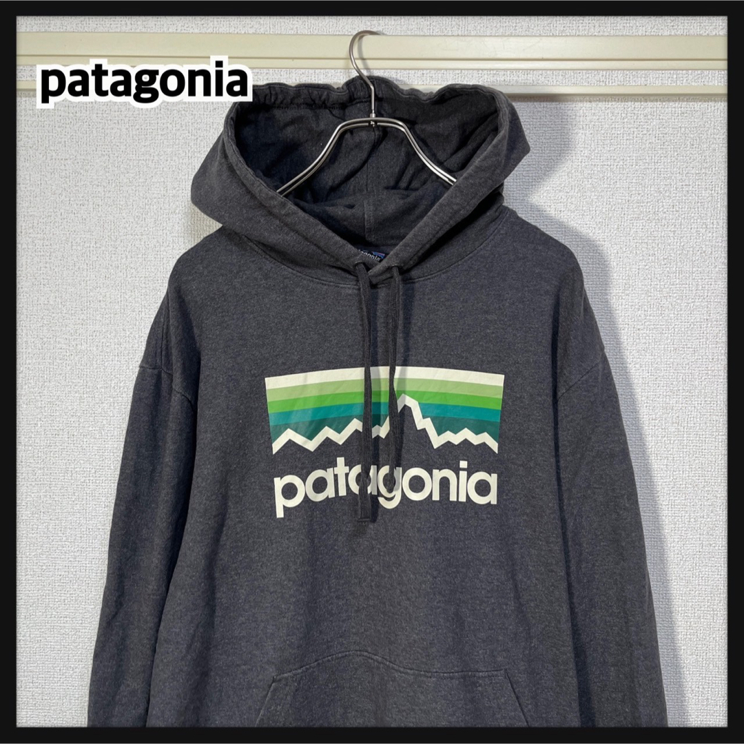 patagonia(パタゴニア)の【パタゴニア】パーカー　デカロゴ　ビッグロゴ　ダークグレー　ビッグプリントF6 メンズのトップス(パーカー)の商品写真