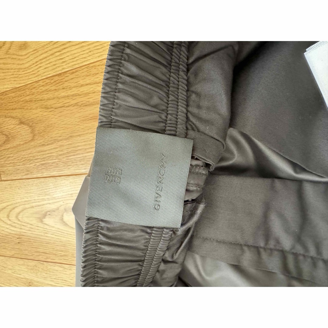GIVENCHY(ジバンシィ)のGIVENCHY ジバンシー 4G ナイロン ショートパンツ Mサイズ 48 メンズのパンツ(ショートパンツ)の商品写真