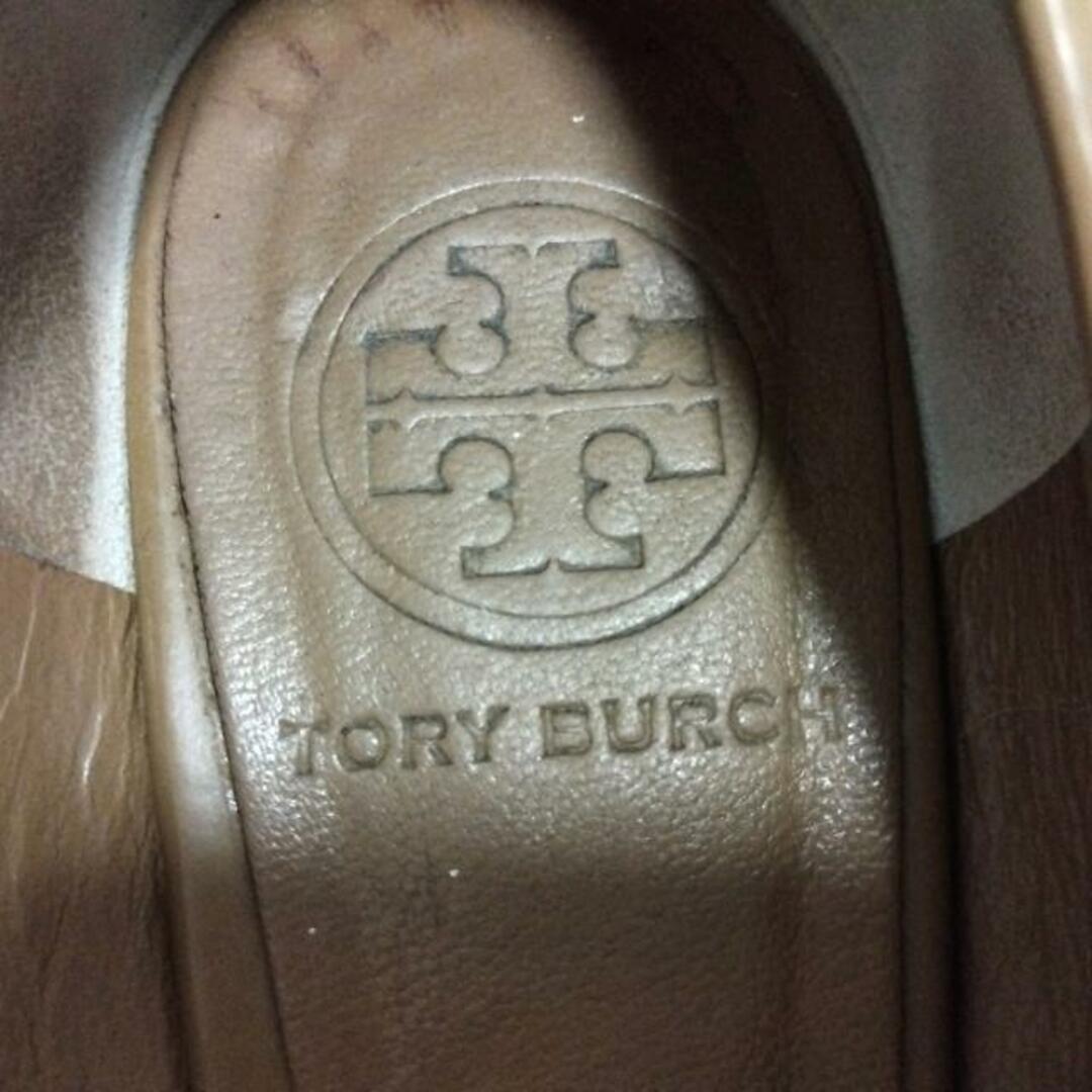 Tory Burch(トリーバーチ)のTORY BURCH(トリーバーチ) パンプス レディース - ブラウン ウェッジソール エナメル（レザー） レディースの靴/シューズ(ハイヒール/パンプス)の商品写真