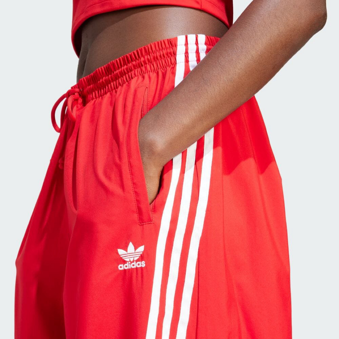 Originals（adidas）(オリジナルス)の希少3XLレッドadidas新品ADILENIUMオーバーサイズトラックパンツ赤 メンズのパンツ(その他)の商品写真