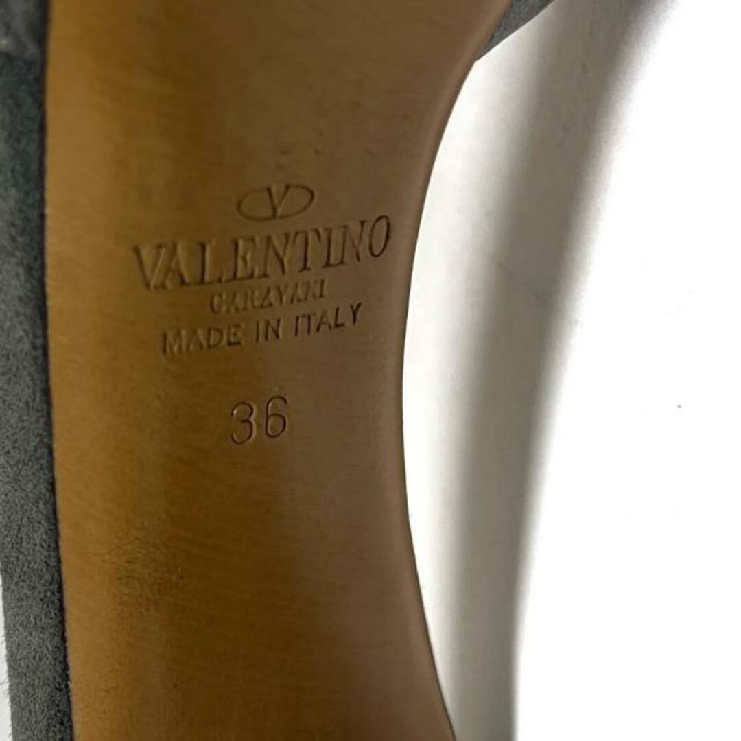 valentino garavani(ヴァレンティノガラヴァーニ)のVALENTINOGARAVANI(バレンチノガラバーニ) パンプス 36 レディース - グレー セパレート/アンクルストラップ/スタッズ スエード レディースの靴/シューズ(ハイヒール/パンプス)の商品写真