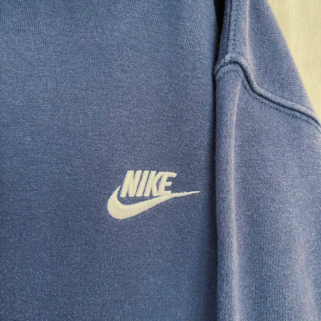 NIKE(ナイキ)のメンズ古着　NIKEナイキ　ワンポイント刺繍ロゴスエットパーカー　サイズM 紺色 メンズのトップス(パーカー)の商品写真