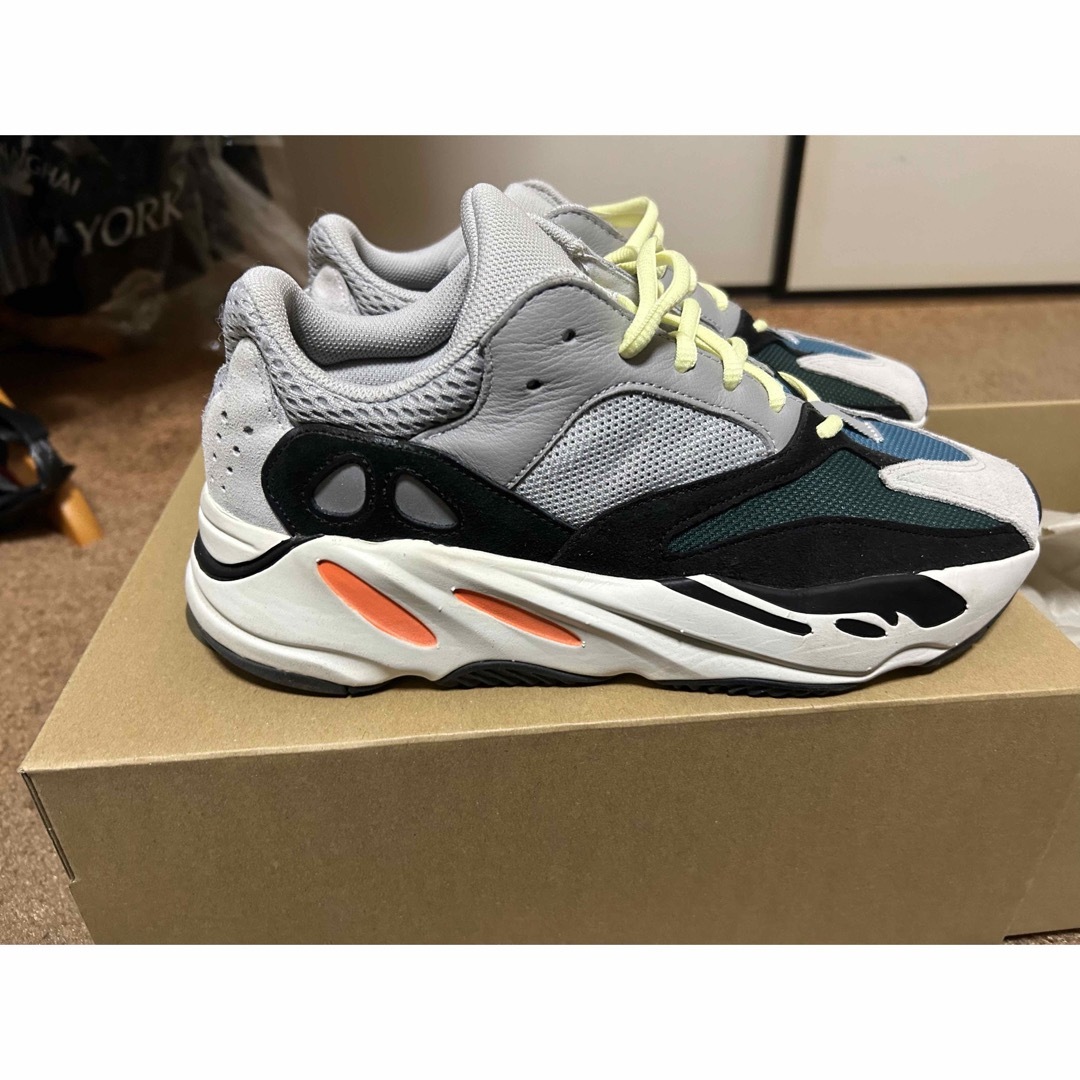 adidas YEEZY Boost 700