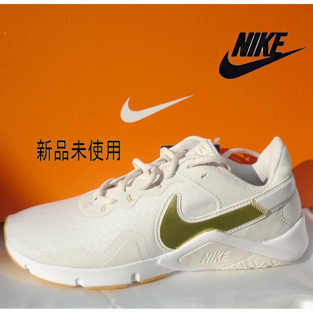 NIKE(ナイキ)の新品24.5cmナイキLEGEND ESSENTIAL 2 レディーススニーカー レディースの靴/シューズ(スニーカー)の商品写真