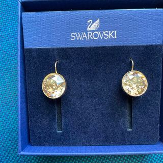 スワロフスキー(SWAROVSKI)のスワロスキー　ピアス(ピアス)