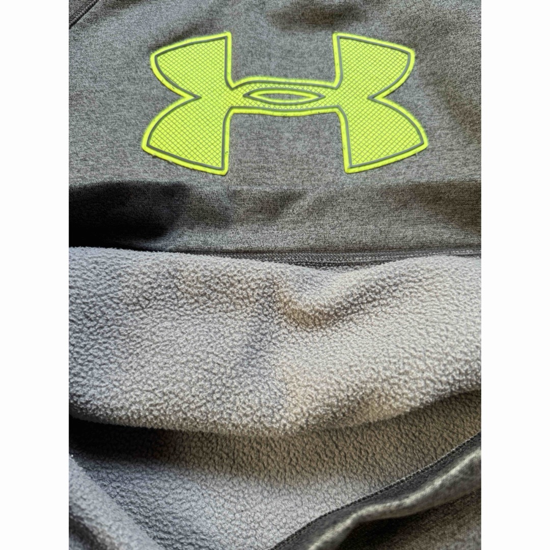 UNDER ARMOUR(アンダーアーマー)の美品 アンダーアーマー　パーカー　150㎝ キッズ/ベビー/マタニティのキッズ服男の子用(90cm~)(ジャケット/上着)の商品写真