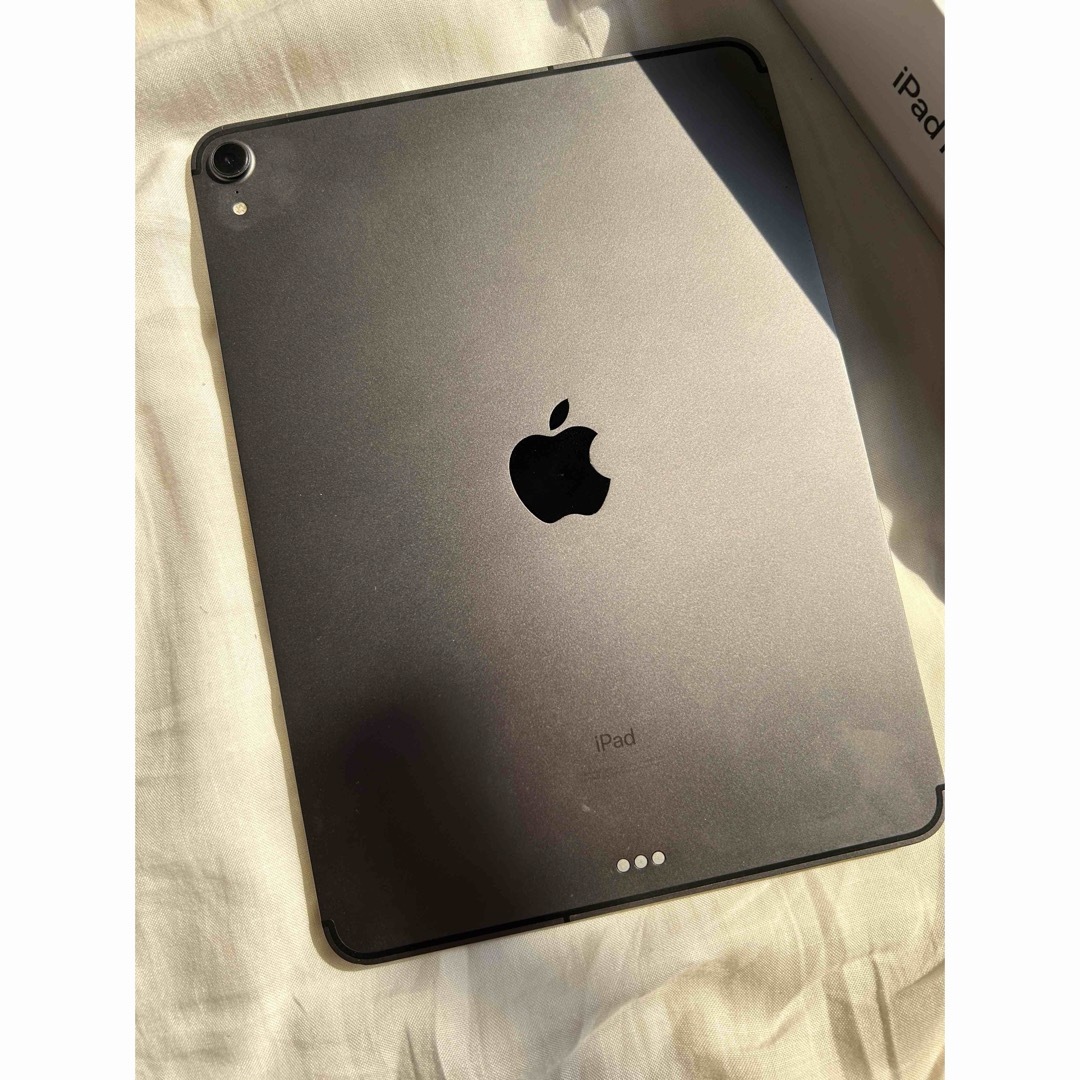 iPad(アイパッド)のApple iPad Pro 11インチ64GB セルラー　スペースグレイ  スマホ/家電/カメラのPC/タブレット(タブレット)の商品写真