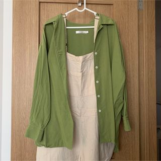 マウジー(moussy)のマウジー　シャツ　グリーン(シャツ/ブラウス(長袖/七分))