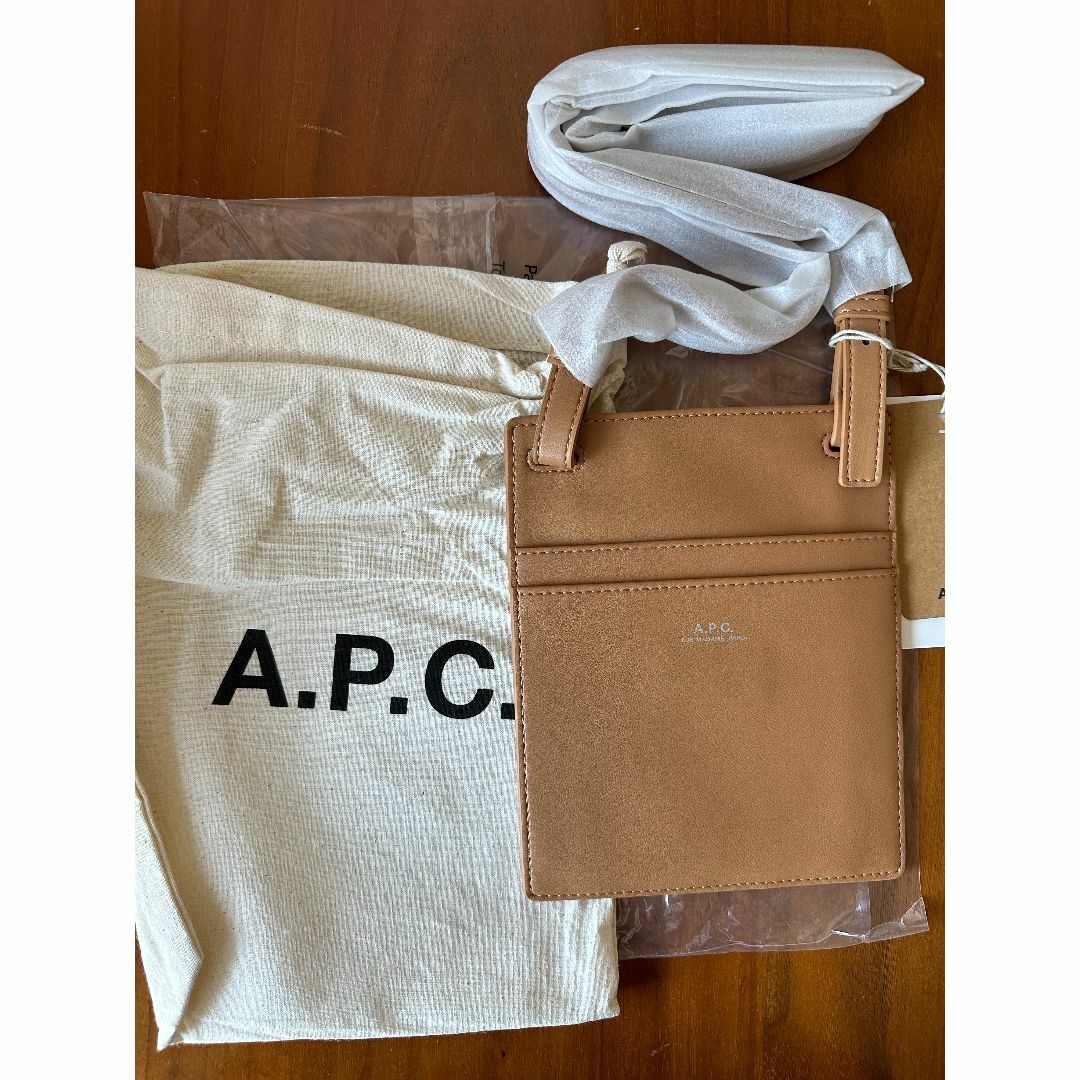 A.P.C(アーペーセー)のA.P.C Nino クロスボディポーチ メンズのバッグ(ショルダーバッグ)の商品写真