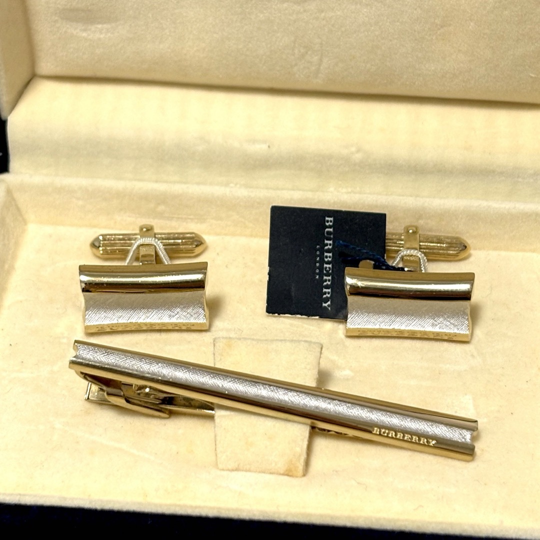 ✨未使用級✨箱付き✨ バーバリー ネクタイピン カフスボタン 高級 ✨未使用級✨箱付き✨ バーバリー ネクタイピン カフスボタン 高級