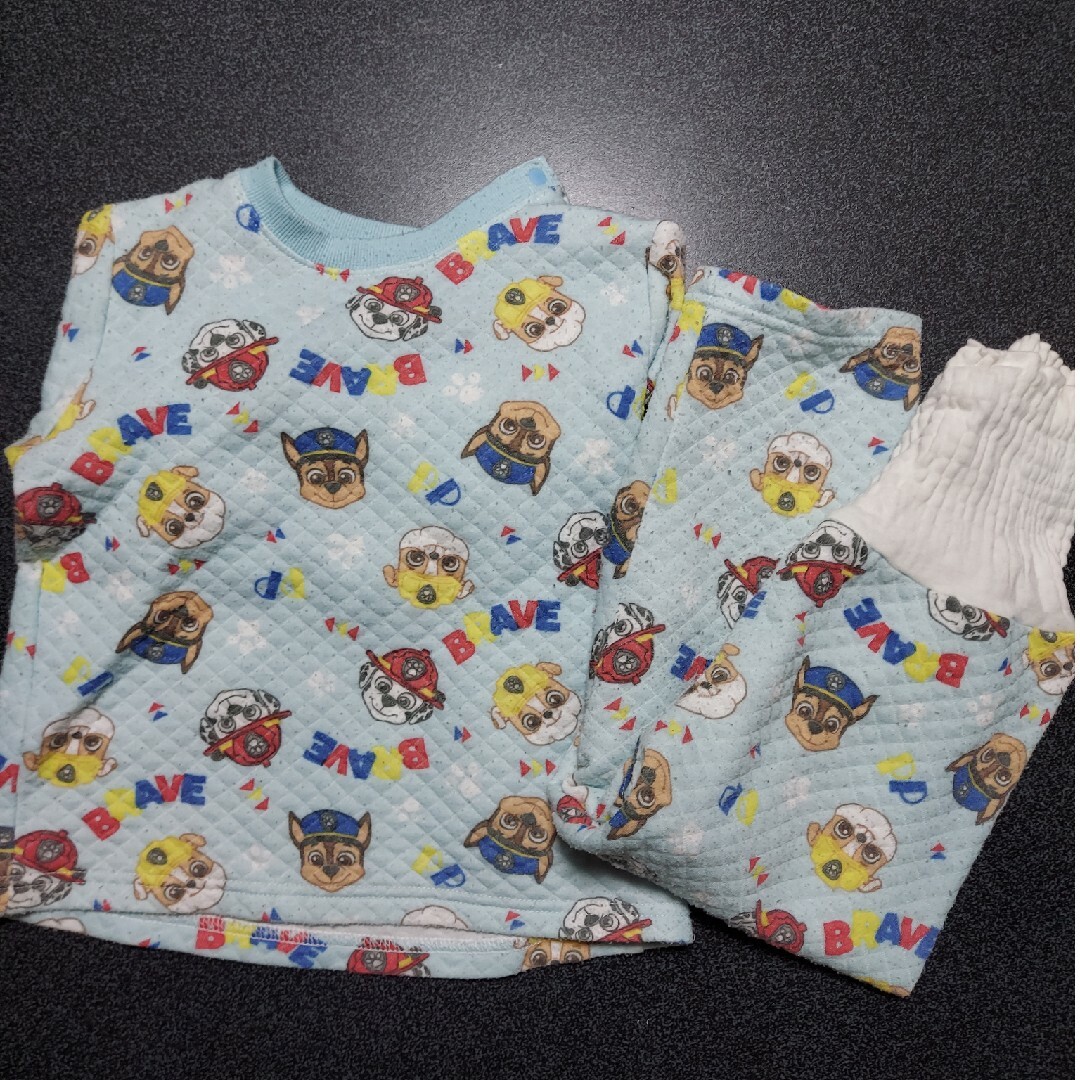 パウパトロールパジャマ キッズ/ベビー/マタニティのキッズ服男の子用(90cm~)(パジャマ)の商品写真