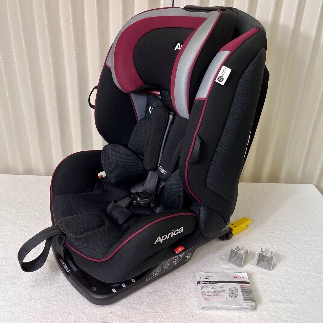 Aprica(アップリカ)のクリーニング済　☆美品☆　1～11才　アップリカ　フォームフィット　ISOFIX キッズ/ベビー/マタニティの外出/移動用品(自動車用チャイルドシート本体)の商品写真