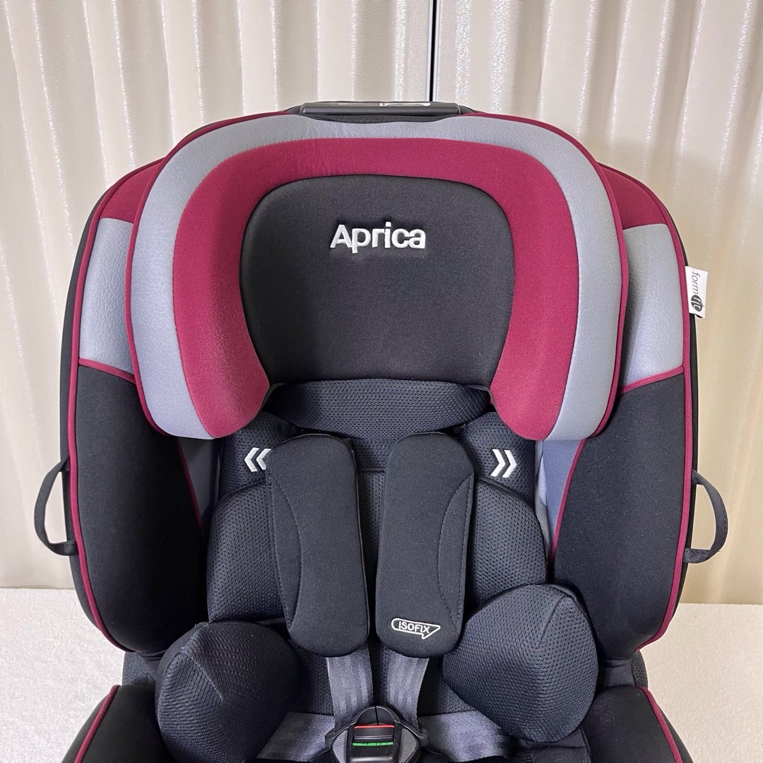 Aprica(アップリカ)のクリーニング済　☆美品☆　1～11才　アップリカ　フォームフィット　ISOFIX キッズ/ベビー/マタニティの外出/移動用品(自動車用チャイルドシート本体)の商品写真