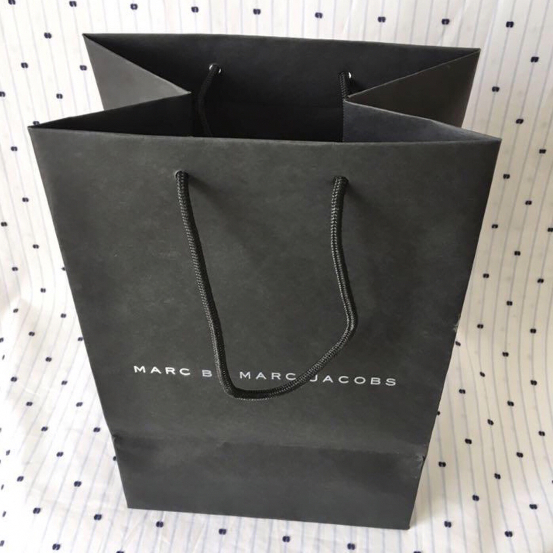 MARC BY MARC JACOBS(マークバイマークジェイコブス)のMARCマークバイマークジェイコブスUS限定ショッピングペーパーバッグ レディースのバッグ(ショップ袋)の商品写真