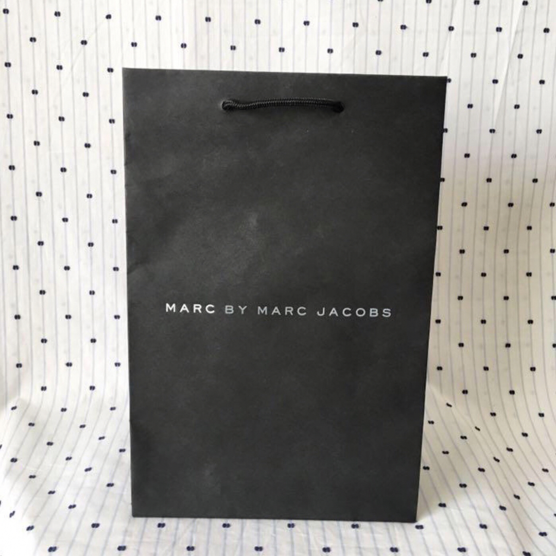 MARC BY MARC JACOBS(マークバイマークジェイコブス)のMARCマークバイマークジェイコブスUS限定ショッピングペーパーバッグ レディースのバッグ(ショップ袋)の商品写真