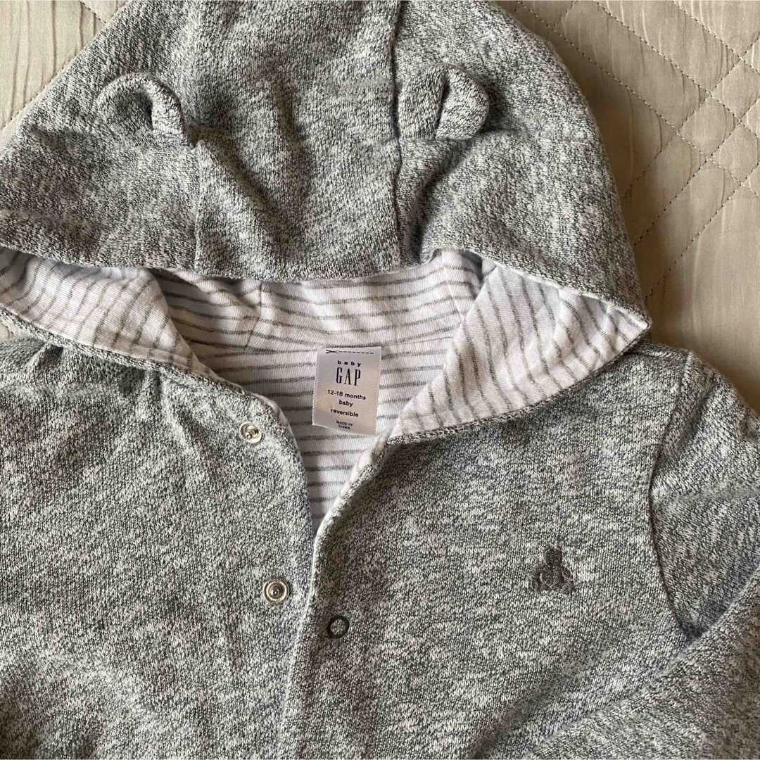 babyGAP(ベビーギャップ)のGAP くま耳　パーカー　グレー キッズ/ベビー/マタニティのベビー服(~85cm)(カーディガン/ボレロ)の商品写真