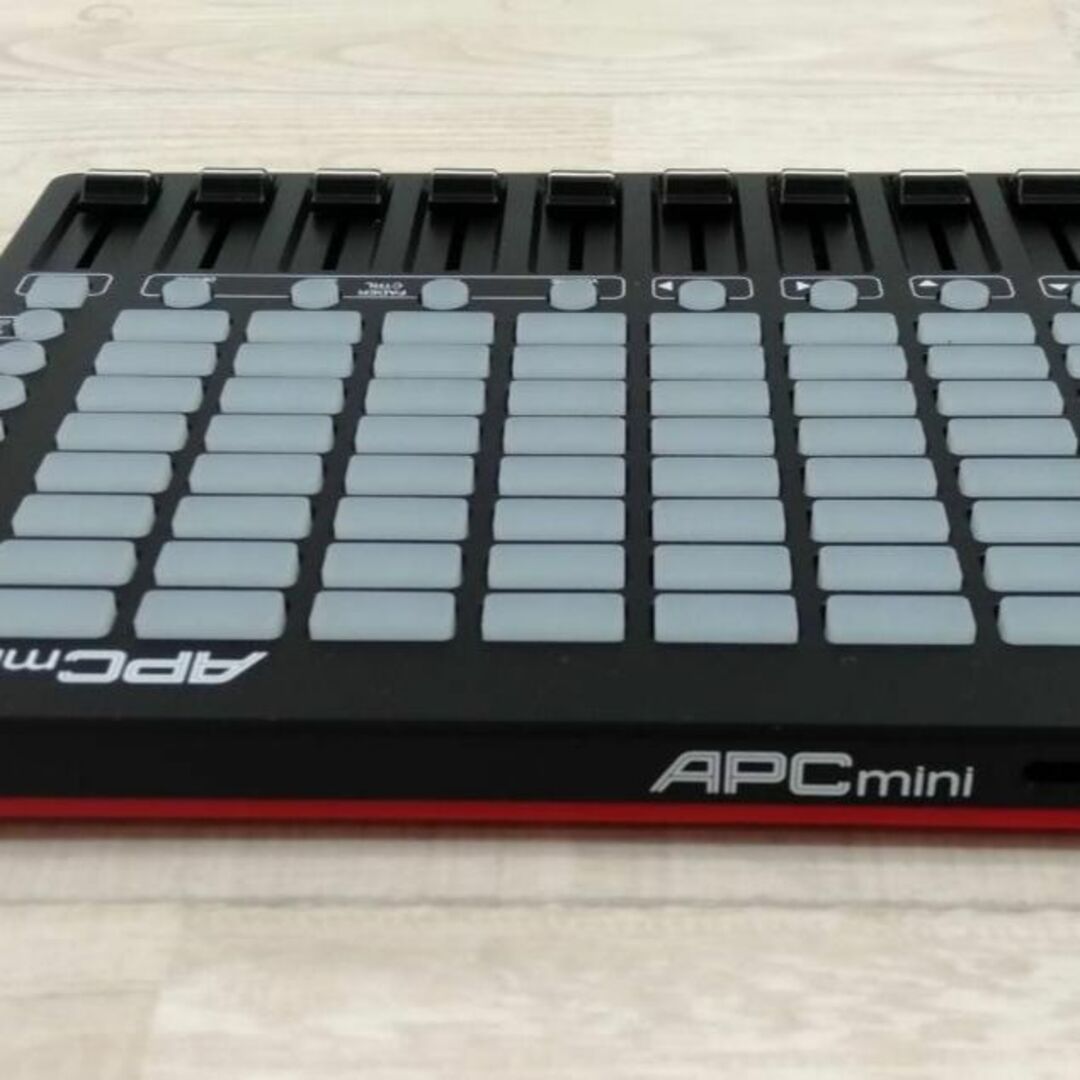 Akai Professional MIDIコントローラー  APC mini 楽器のDTM/DAW(MIDIコントローラー)の商品写真