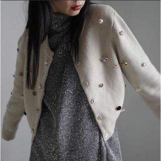 Ameri VINTAGE - AMERI トゥインクルビジューショートニット Ameri VINTAGE - AMERI トゥインクルビジューショートニット