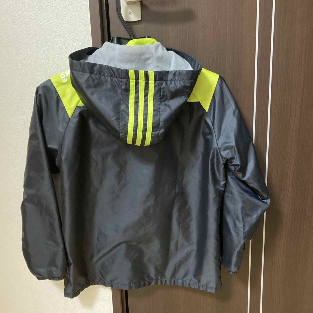 adidas(アディダス)のadidas ウインドブレーカー キッズ/ベビー/マタニティのキッズ服男の子用(90cm~)(ジャケット/上着)の商品写真