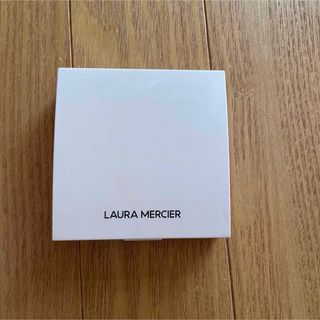 ローラメルシエ(laura mercier)のローラメルシエ  リアルフローレスルミナスパーフェクティングプレストパウダー(フェイスパウダー)