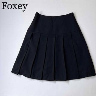 フォクシー(FOXEY)の美品　Foxey フォクシー　フレアスカート　プリーツ　ブラック(ひざ丈スカート)