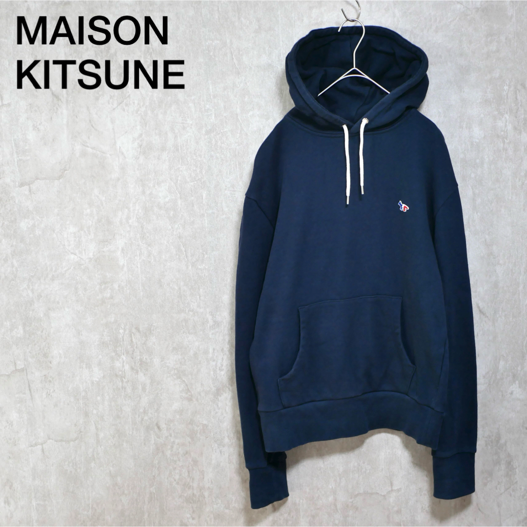 MAISON KITSUNE'(メゾンキツネ)のMAISON KITSUNE トリコロールフォックスパッチ クラシックフーディ メンズのトップス(パーカー)の商品写真