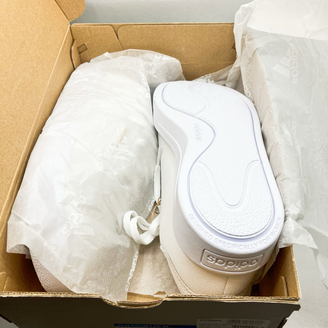 adidas(アディダス)の新品　アディダス adidas  スニーカー レディース ホワイト GZ1689 レディースの靴/シューズ(スニーカー)の商品写真
