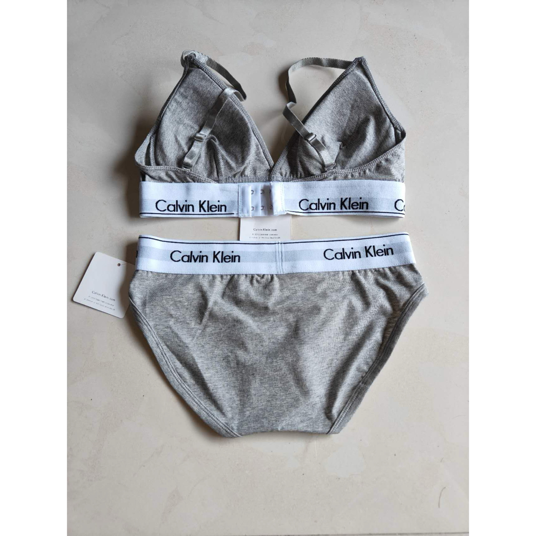 Calvin Klein(カルバンクライン)のカルバンクライン レディース ブラショーツセット グレー Sサイズ 下着 レディースの下着/アンダーウェア(ブラ&ショーツセット)の商品写真