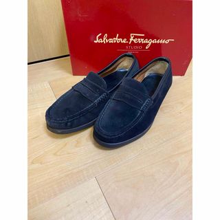 フェラガモ(Ferragamo)の★フェラガモ スエード ローファー★イタリア製71/2(25.5cm)(スリッポン/モカシン)