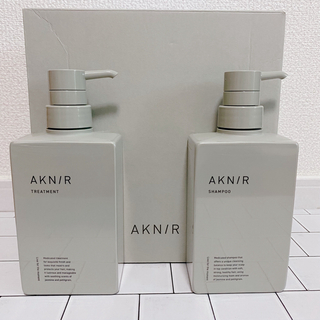 AKNIR アクニー 薬用 本体 ボトル 300ml ×2 未使用品(シャンプー/コンディショナーセット)