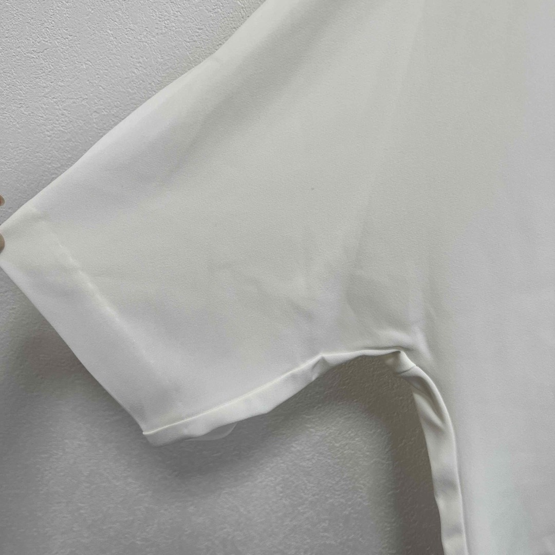 UNIQLO(ユニクロ)のUNIQLO レディーストップス白 レディースのトップス(カットソー(半袖/袖なし))の商品写真