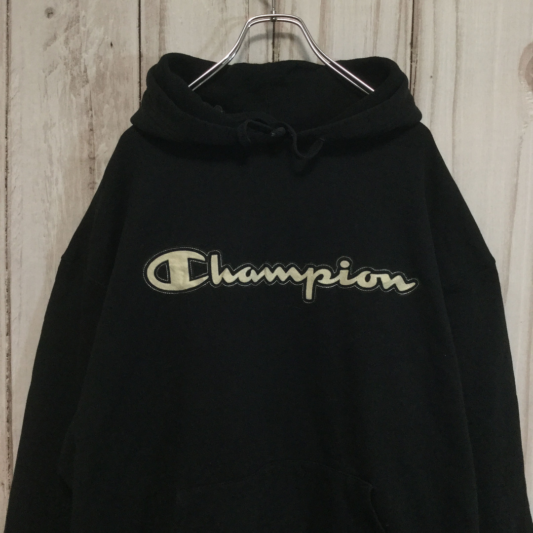 Champion(チャンピオン)の【チャンピオン ビッグロゴパーカー】袖Cロゴ プルオーパー 3XL 黒 古着 メンズのトップス(パーカー)の商品写真