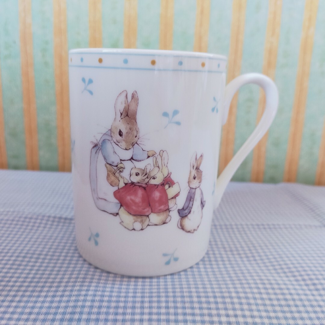 PETER RABBIT（TM）(ピーターラビット)のピーターラビット　マグカップ　コーヒーカップ　3個 インテリア/住まい/日用品のキッチン/食器(グラス/カップ)の商品写真