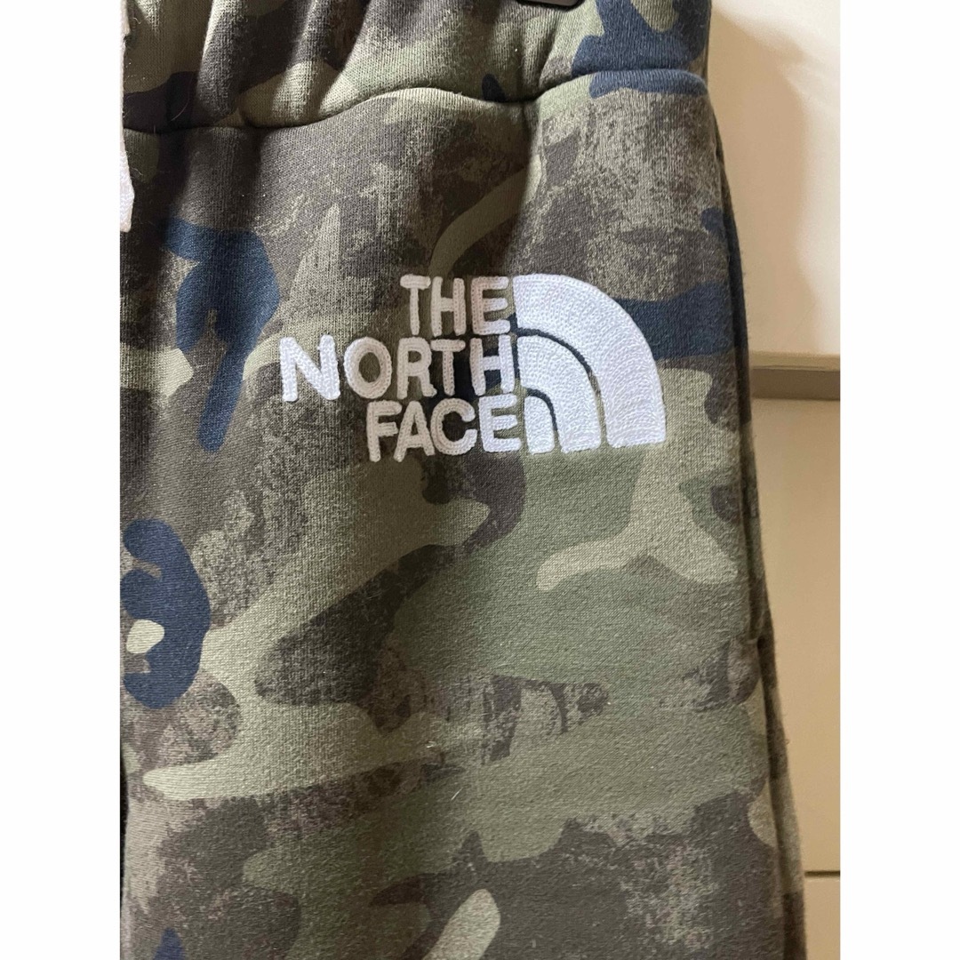 THE NORTH FACE(ザノースフェイス)のザノースフェイス迷彩柄フリース上下セット メンズのトップス(パーカー)の商品写真