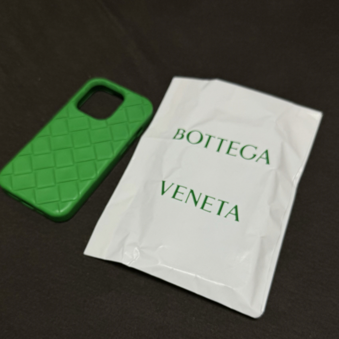 Bottega Veneta(ボッテガヴェネタ)のiPhone 14 Pro ケース＆sacai Nike コート セット スマホ/家電/カメラのスマホアクセサリー(iPhoneケース)の商品写真