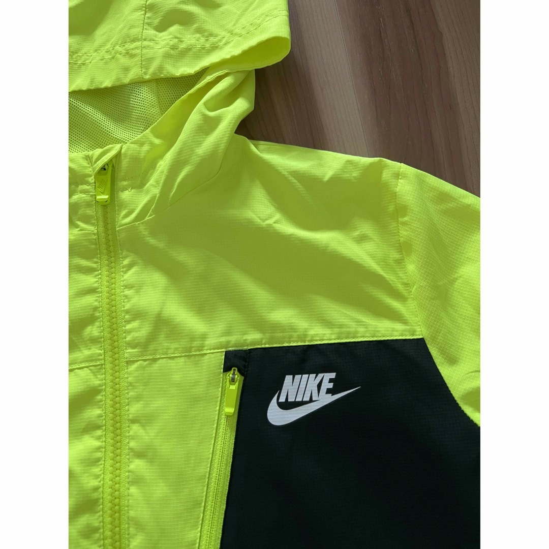 NIKE(ナイキ)の人気⭐︎NIKE ナイロンジャケット　M 蛍光イエロー　140-150 キッズ/ベビー/マタニティのキッズ服男の子用(90cm~)(ジャケット/上着)の商品写真