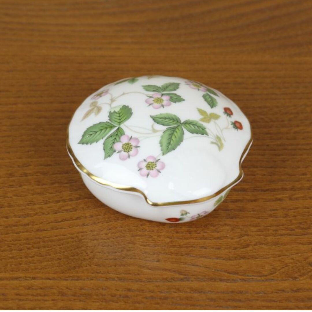 WEDGWOOD(ウェッジウッド)のウェッジウッド　ワイルドストロベリー　小物入れ　蓋付き　シェル型　貝殻　ケース　 インテリア/住まい/日用品のインテリア小物(小物入れ)の商品写真