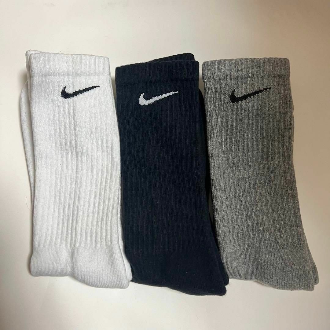 NIKE ナイキ ソックス 3P エブリデイ クッション クルー 27-29cm メンズのレッグウェア(ソックス)の商品写真