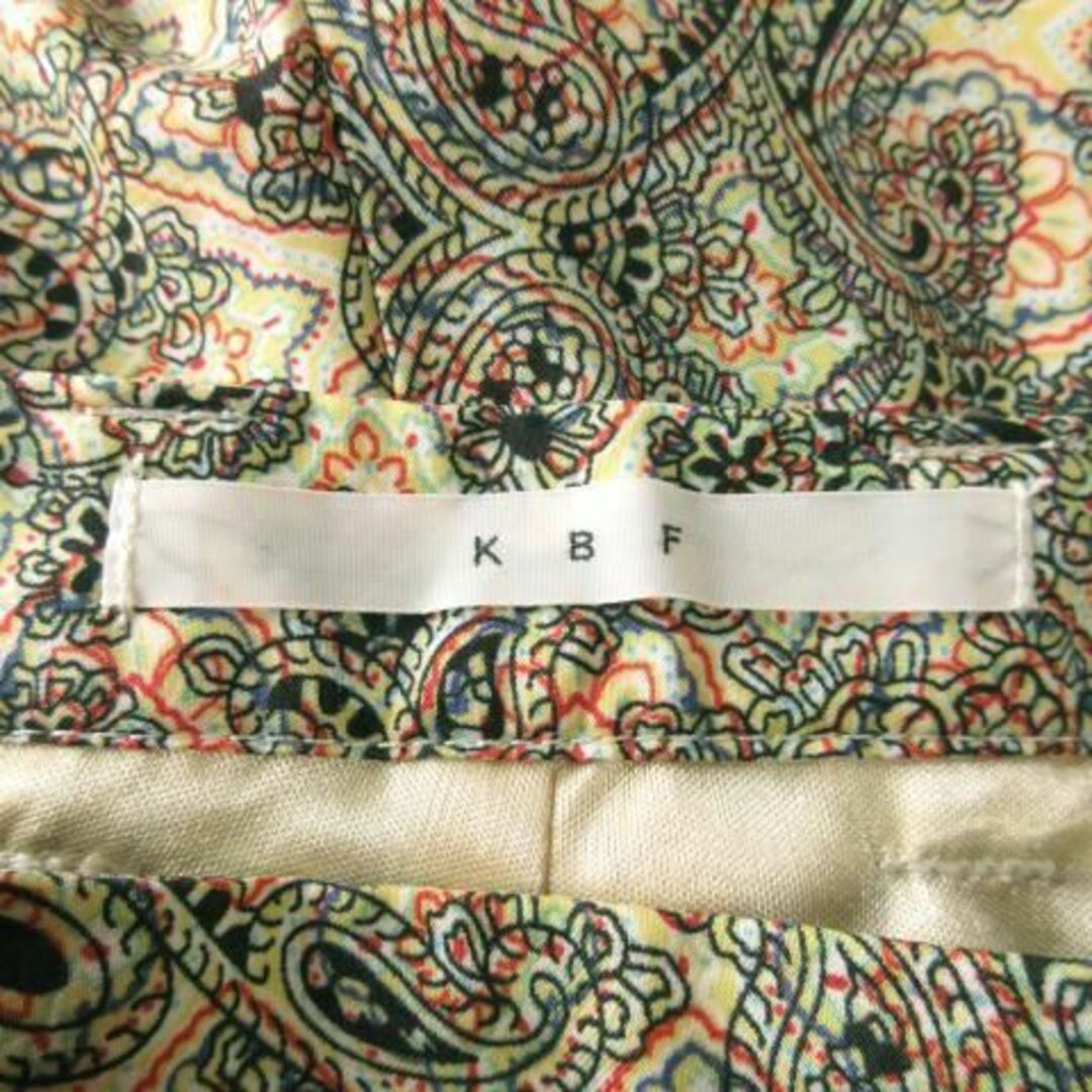 KBF(ケービーエフ)のKBF ショートパンツ ペイズリー 薄手 38 ベージュ 230502AH8A レディースのパンツ(ショートパンツ)の商品写真