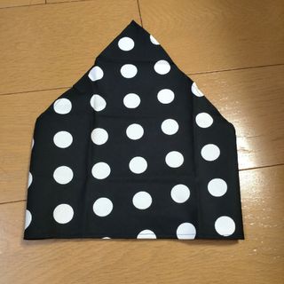 ハンドメイド　子供用三角巾　ドット柄　黒(キッチン小物)