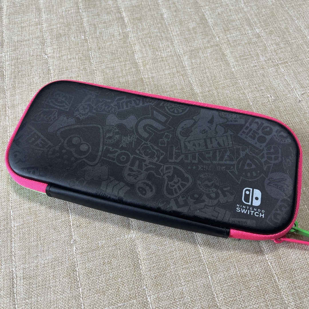 Nintendo Switch(ニンテンドースイッチ)のSwitch スプラトゥーン柄　ケース エンタメ/ホビーのゲームソフト/ゲーム機本体(その他)の商品写真