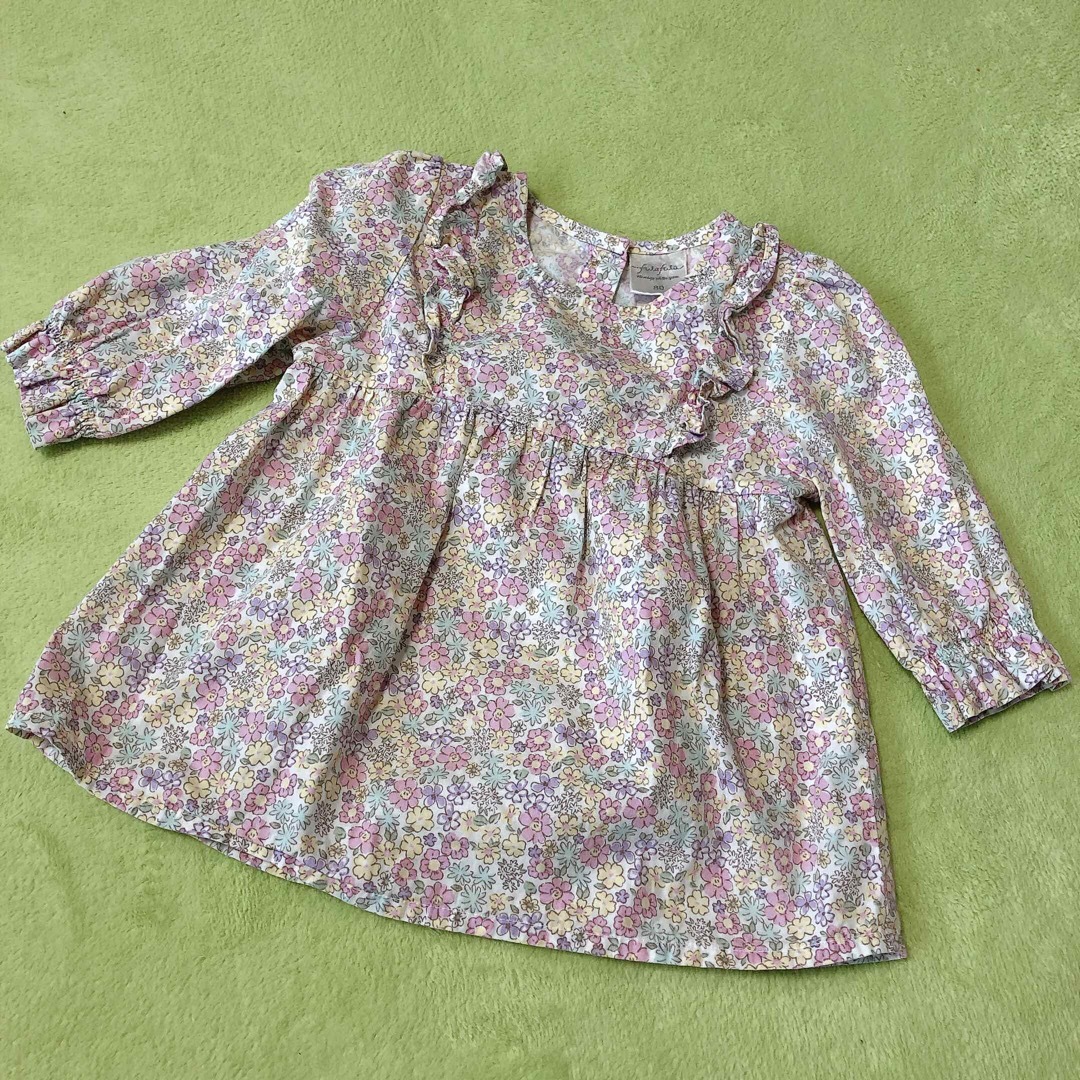 futafuta(フタフタ)の花柄チュニック　80サイズ キッズ/ベビー/マタニティのベビー服(~85cm)(シャツ/カットソー)の商品写真