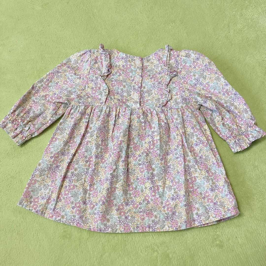 futafuta(フタフタ)の花柄チュニック　80サイズ キッズ/ベビー/マタニティのベビー服(~85cm)(シャツ/カットソー)の商品写真