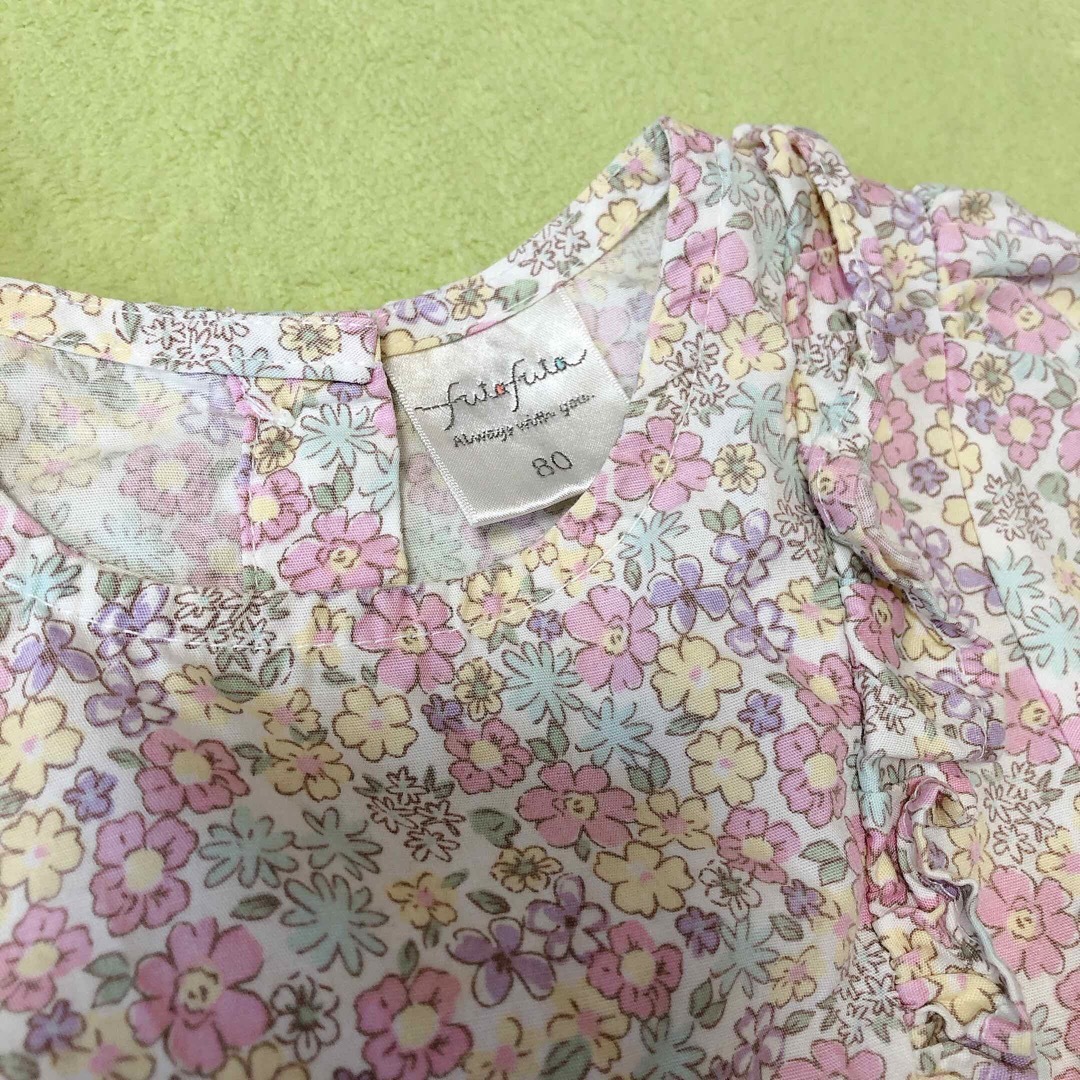 futafuta(フタフタ)の花柄チュニック　80サイズ キッズ/ベビー/マタニティのベビー服(~85cm)(シャツ/カットソー)の商品写真