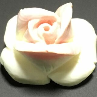 クイーンコンクシェル ピンク薔薇彫刻 35mm ビーズ【1コ販売】(ブローチ/コサージュ)
