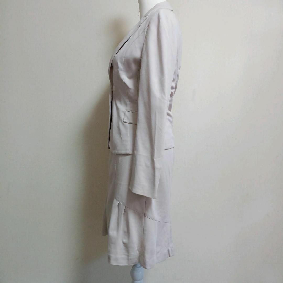 UNTITLED(アンタイトル)のアンタイトル ジャケット スカート スーツ ベージュ系 ワンボタン  ソフト レディースのフォーマル/ドレス(スーツ)の商品写真
