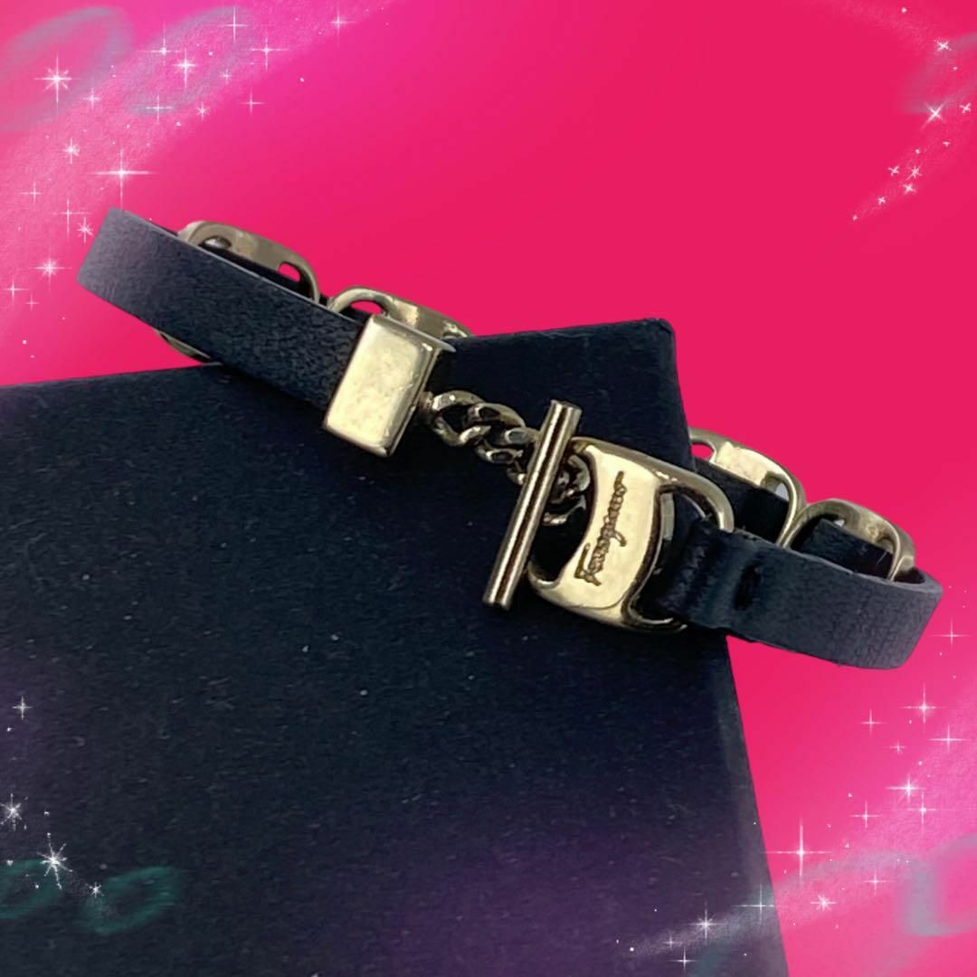 Salvatore Ferragamo(サルヴァトーレフェラガモ)の《美品》　サルヴァトーレフェラガモ　ヴァラ　レザー　ブレスレット レディースのアクセサリー(ブレスレット/バングル)の商品写真