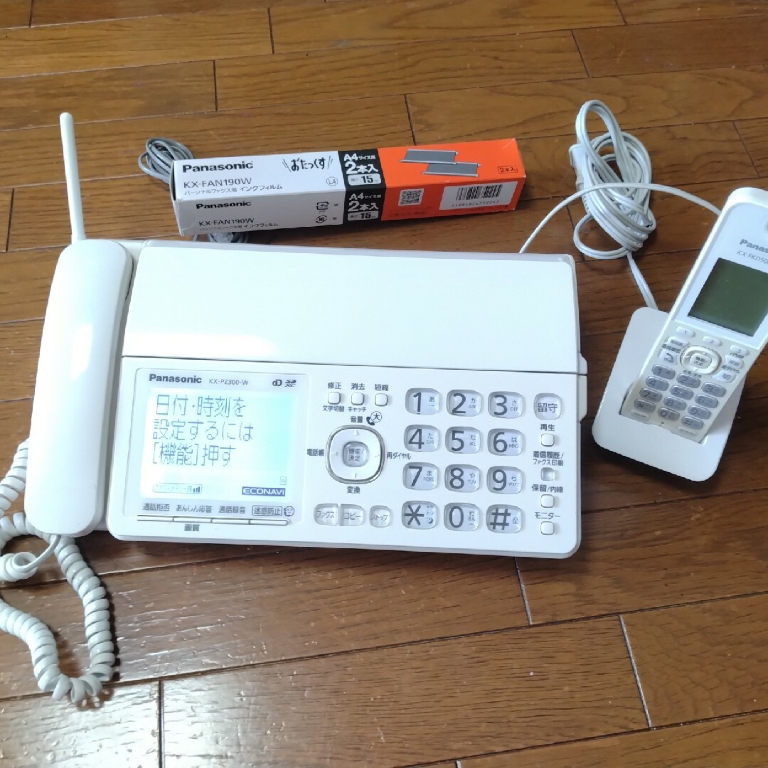 Panasonic(パナソニック)の美品！パナソニックおたつくすFAX電話器。デジタルコードレス子機付！ スマホ/家電/カメラのスマートフォン/携帯電話(その他)の商品写真